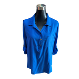 Blusa Lisa Bolsillo Frontal Botones Dorados